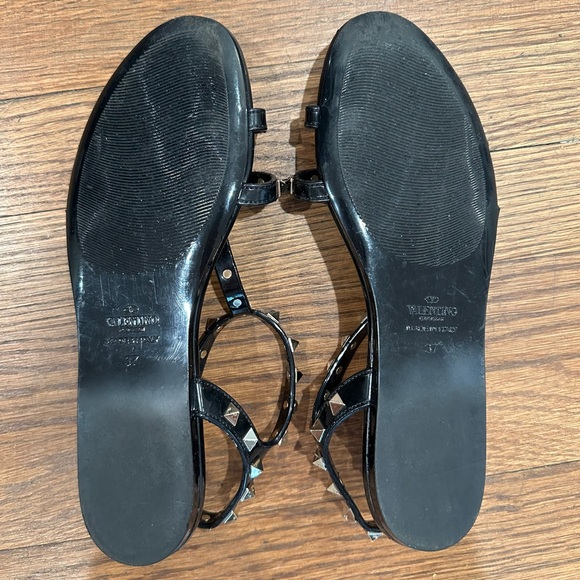 SOLD VALENTINO 
ROCKSTUD FLAT RUBBER SANDAL - Picture 5 of 5